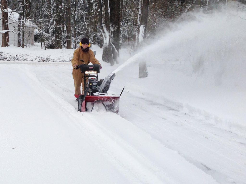 8 Best Single-Stage Snow Blowers to Do All the Work for You (Fall 2022)