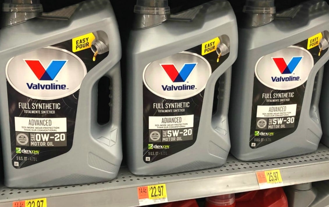 5 Best Snowblower Oils Reviewed in Detail (Winter 2024)