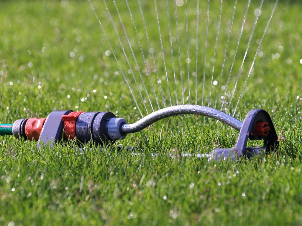 9 Best Oscillating Sprinklers for Gentle Watering