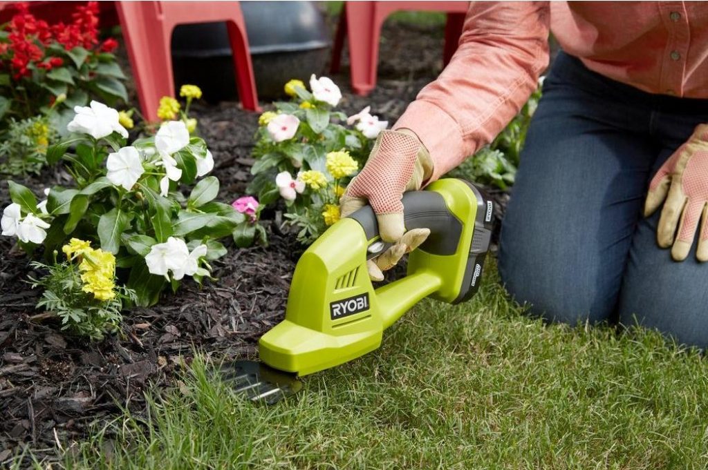 5 Best Small Hedge Trimmers - Easy and Fast Trimming