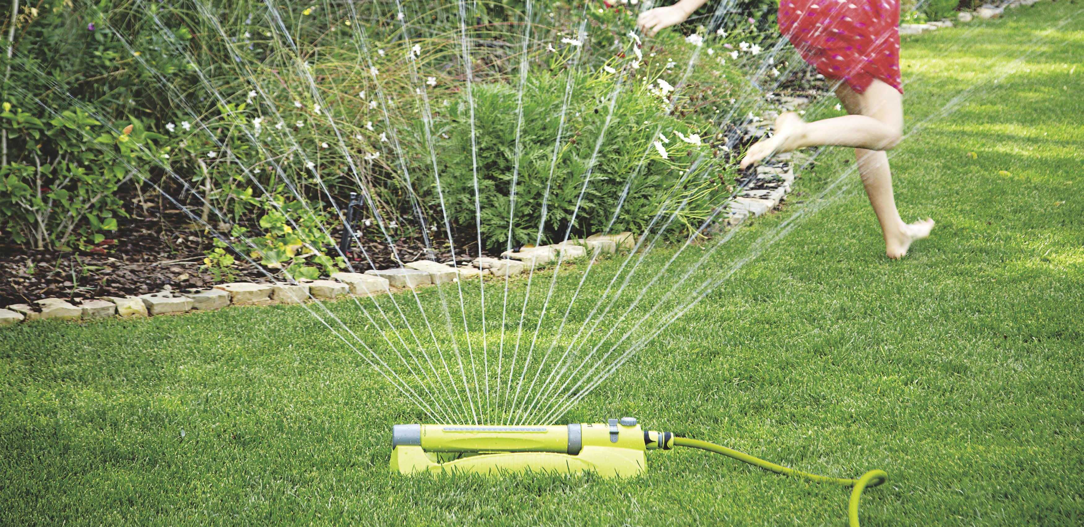 6 Best Sprinklers for a Small Lawn - Reviews and Buying Guide