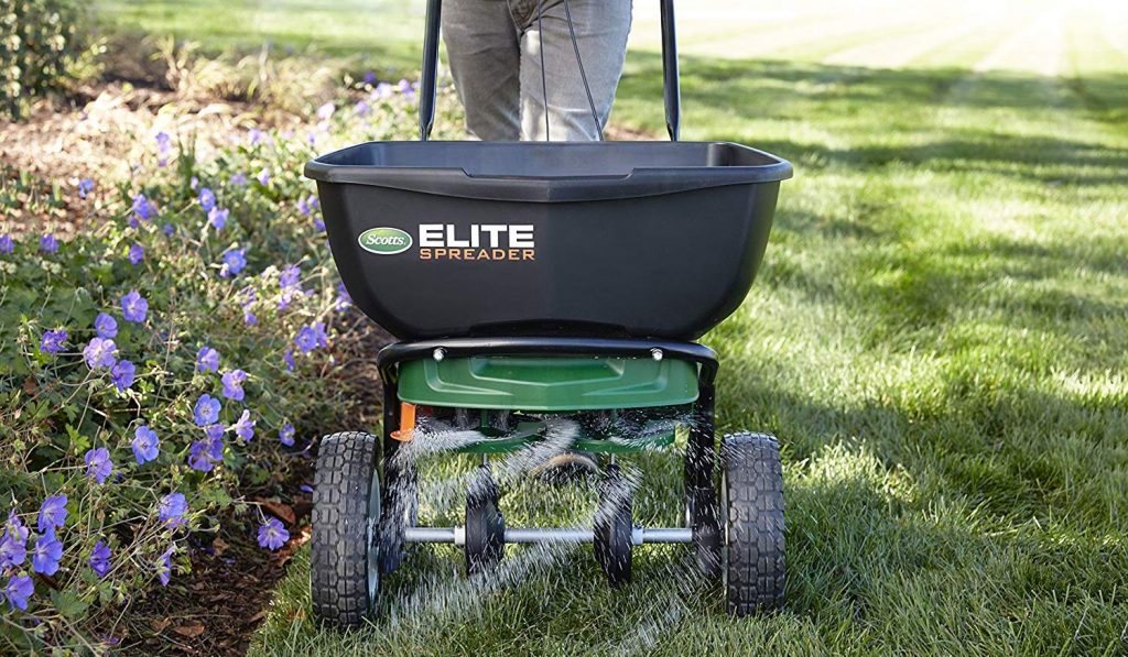 7 Best Fertilizer Spreaders of Every Type and Size