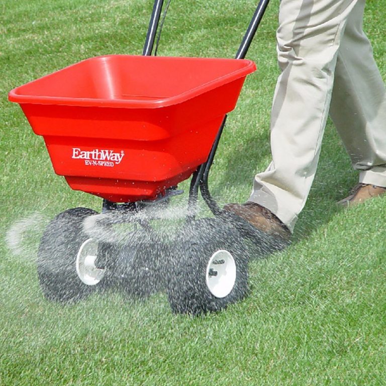 7 Best Fertilizer Spreaders Reviewed (Summer 2023)