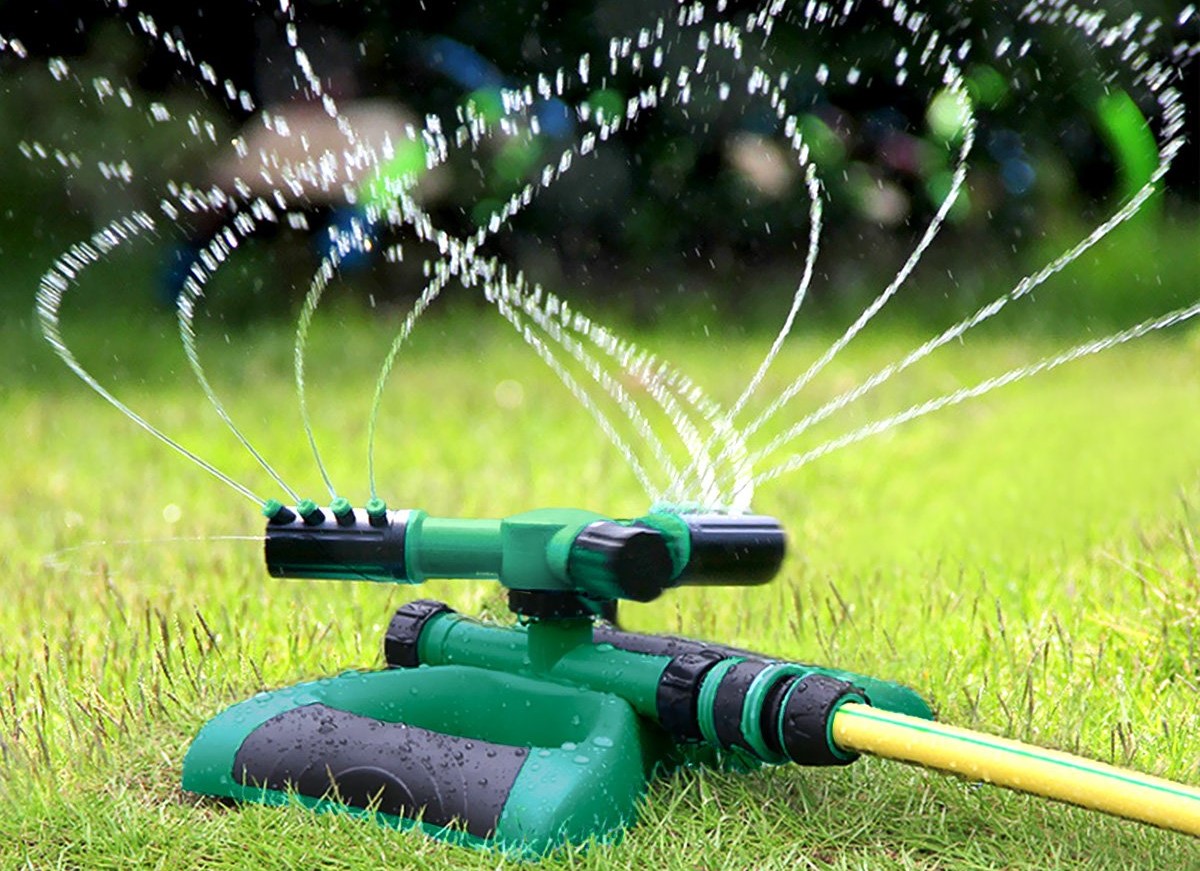 11 Best Lawn Sprinklers to Help Your Lawn Look Fresh