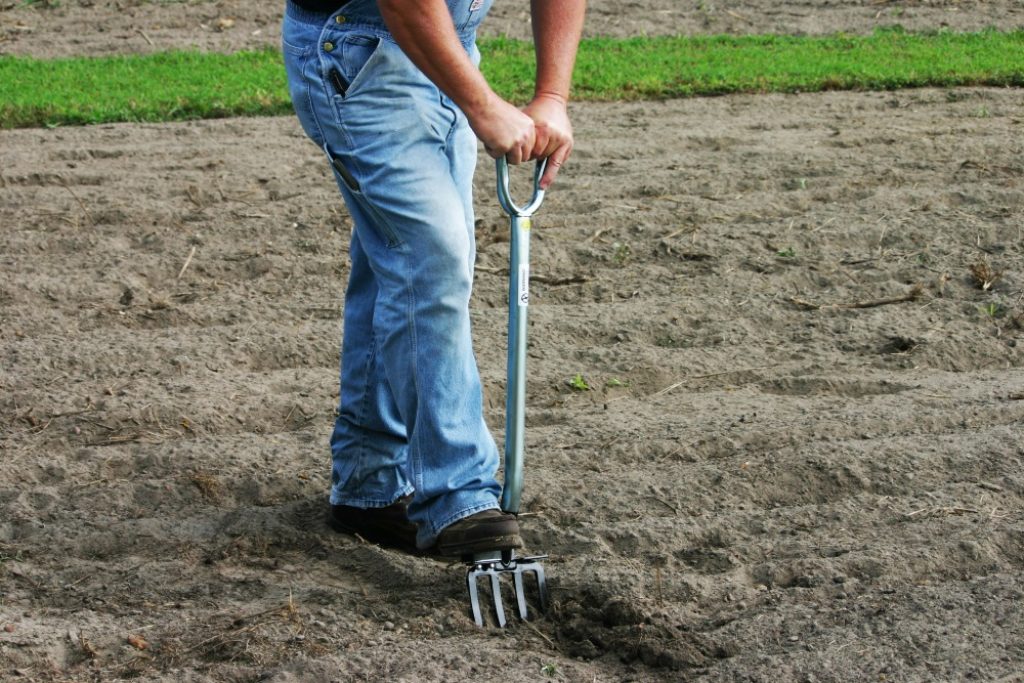 5 Best Garden Forks - Choose What's Best for Soil