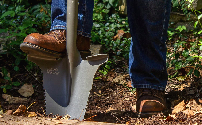 10 Best Garden Shovels – Useful Tools for Digging, Cutting Roots and Edging!