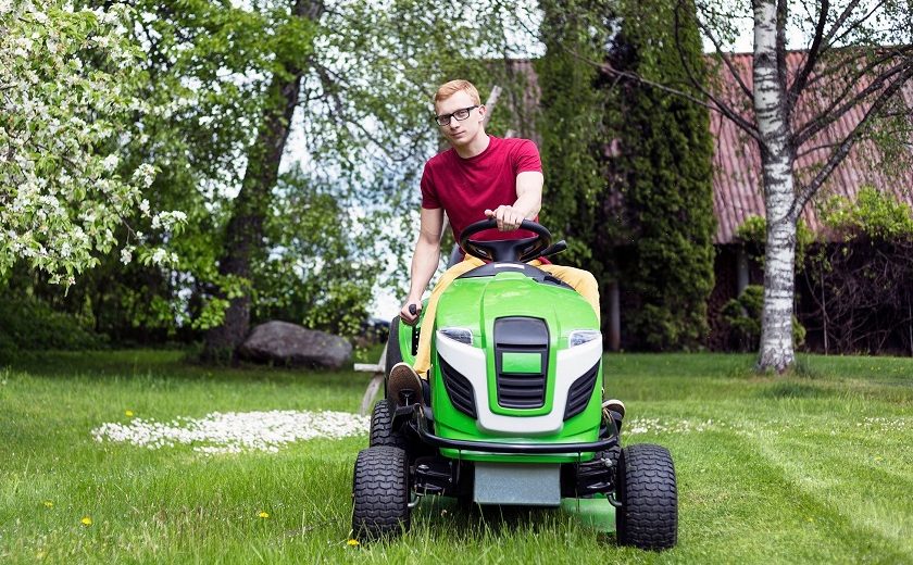 7 Best Lawn Mowers for Large Yards to Satisfy All Grass Cutting Needs