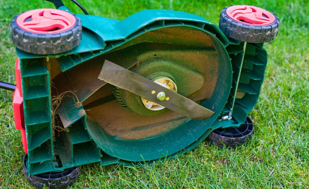 10 Best Lawn Mower Blades – Affordable and Long-Lasting Replacement!