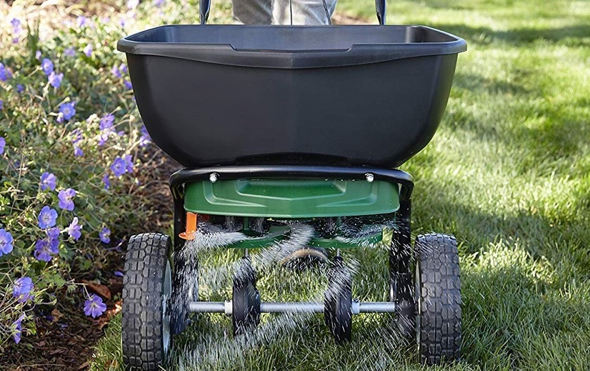 9 Best Commercial Fertilizer Spreaders - Reviews and Buying Guide