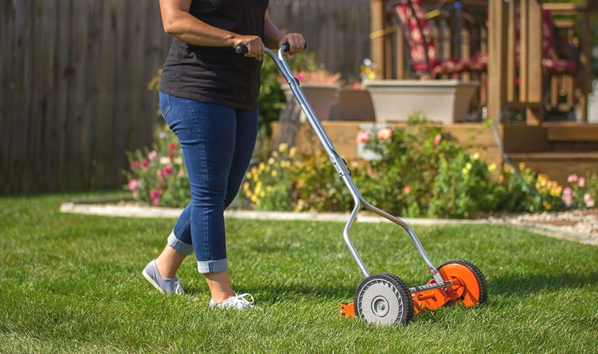 11 Best Lawn Mowers for Small Yards – Excellent Tools for Quick Tasks! (2023)