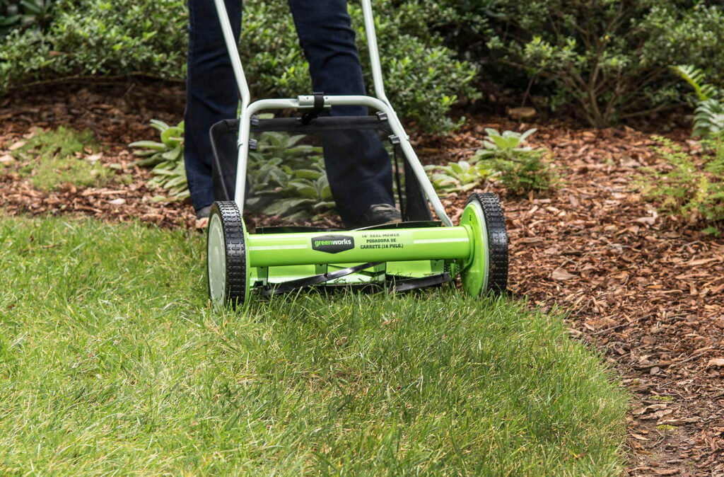 10 Best Reel Mowers – Taking Care of Your Lawn Can Be Simple and Fun!