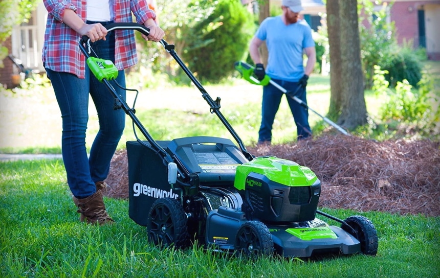 5 Best Self-Propelled Lawn Mowers to Save You Time and Energy