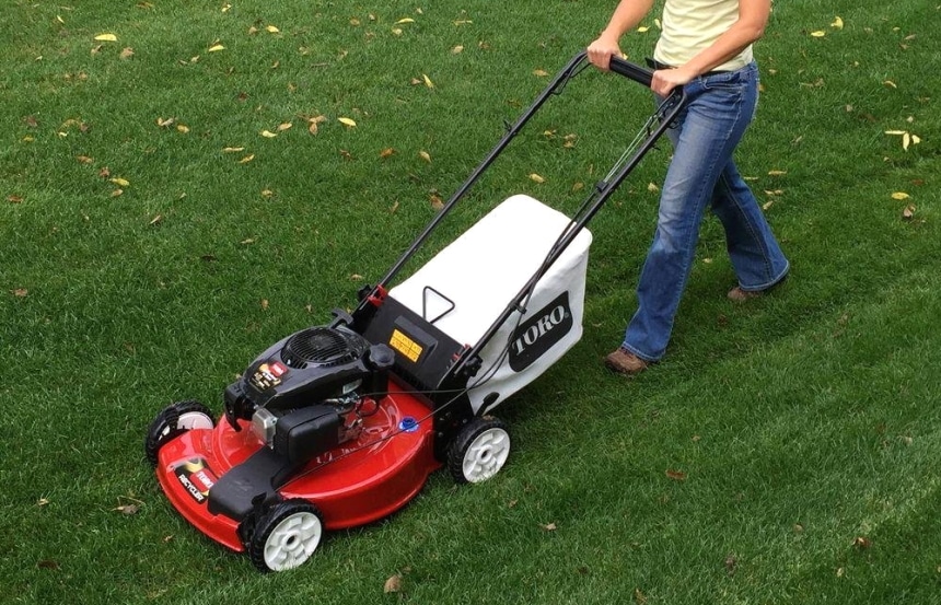 5 Best Toro Lawn Mowers - Best Lawn In The Neighborhood