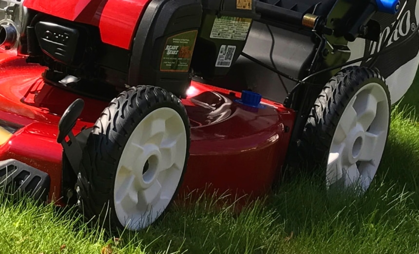5 Best Toro Lawn Mowers - Best Lawn In The Neighborhood (Spring 2022)