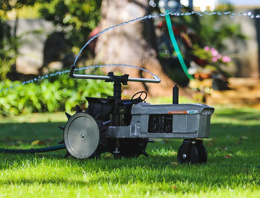4 Best Traveling Sprinklers to Water Every Corner of Your Lawn (Summer 2022)