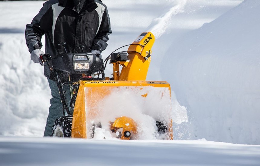How to Use a Snowblower in Wet Snow