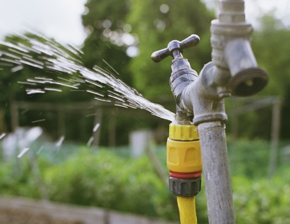 How to Fix a Leaking Garden Hose