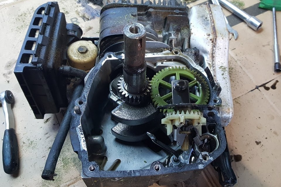 How to Tell If Lawn Mower Crankshaft is Bent?