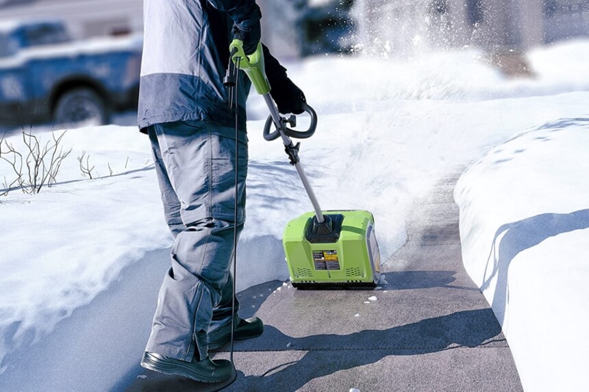 Best Time to Shovel Snow: Make It Easier!