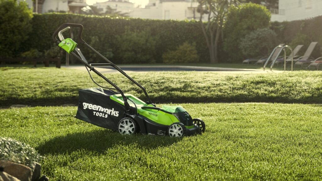 10 Best Lawn Mowers under $300 with Excellent Features for the Price (Summer 2023)