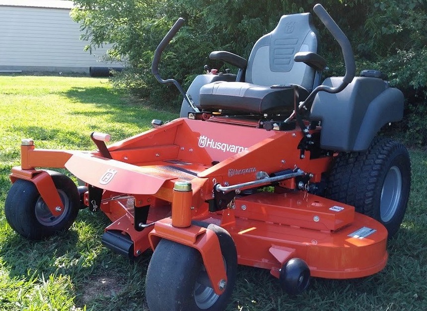 6 Best Riding Lawn Mowers for Hills that Will Conquer Any Terrain (Summer 2022)