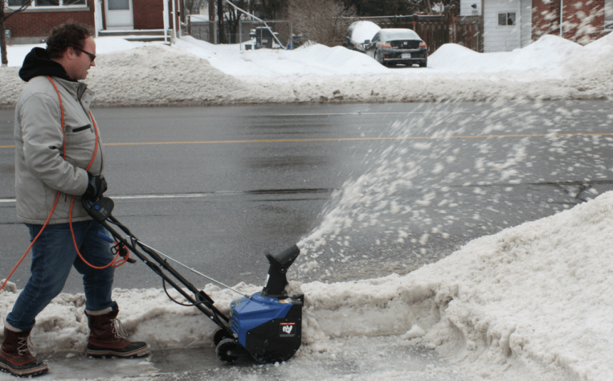 Snow Joe SJ623E Review: Keeping Your Yard Clean in Winter