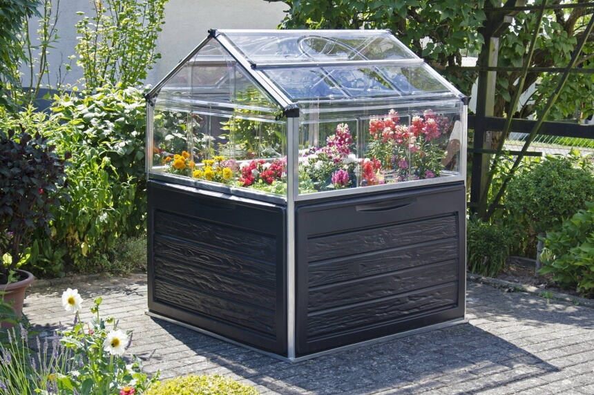 Raised Bed Greenhouses: How and When Should You Use One?