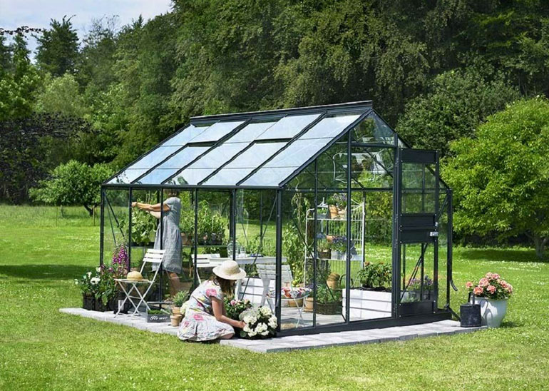 5 Best Glass Greenhouses – Stylish and Functional at the Same Time