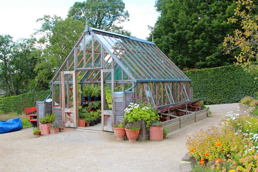 How Does a Greenhouse Stay Warm? Science Behind It!
